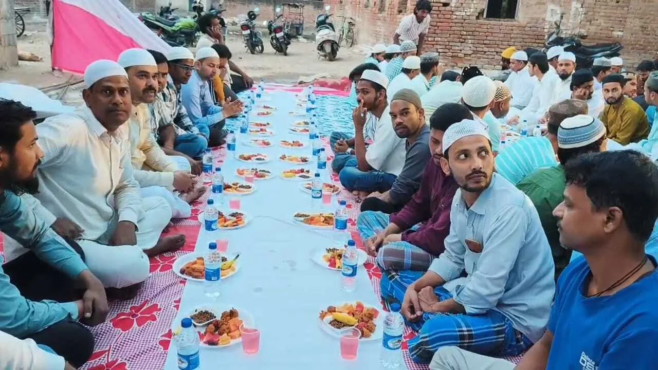 बिहारशरीफ में RJD नेत्री डॉ. आयशा फातिमा की दावत-ए-इफ्तार में उमड़ी भीड़, अमन-चैन की मांगी दुआ 2