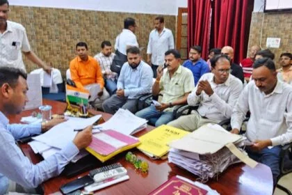 समस्तीपुर: गैस वितरण में लापरवाही पर नपेंगे संचालक, एसडीओ ने दी सख्त चेतावनी; कहा- उपभोक्ताओं को न हो परेशानी 14