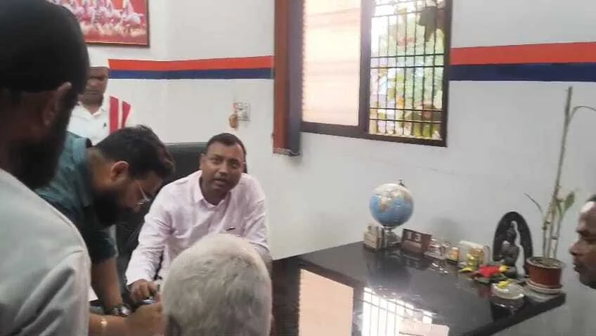 समस्तीपुर: गैस किल्लत पर प्रशासन का एक्शन, एसडीओ बोले- "पैनिक न हों, 3-4 दिनों में घर पहुँचेगा सिलेंडर " 3