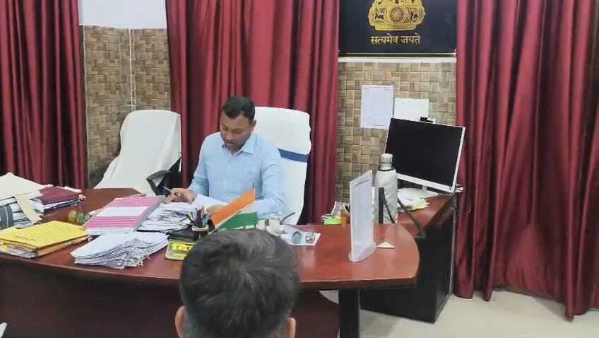 समस्तीपुर: गैस किल्लत पर प्रशासन का एक्शन, एसडीओ बोले- "पैनिक न हों, 3-4 दिनों में घर पहुँचेगा सिलेंडर " 5