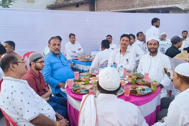 समस्तीपुर: पैगम्बरपुर जामा मस्जिद कमेटी की इफ्तार पार्टी में उमड़ा जनसैलाब, विधायक और अधिकारियों ने दी शिरकत 9
