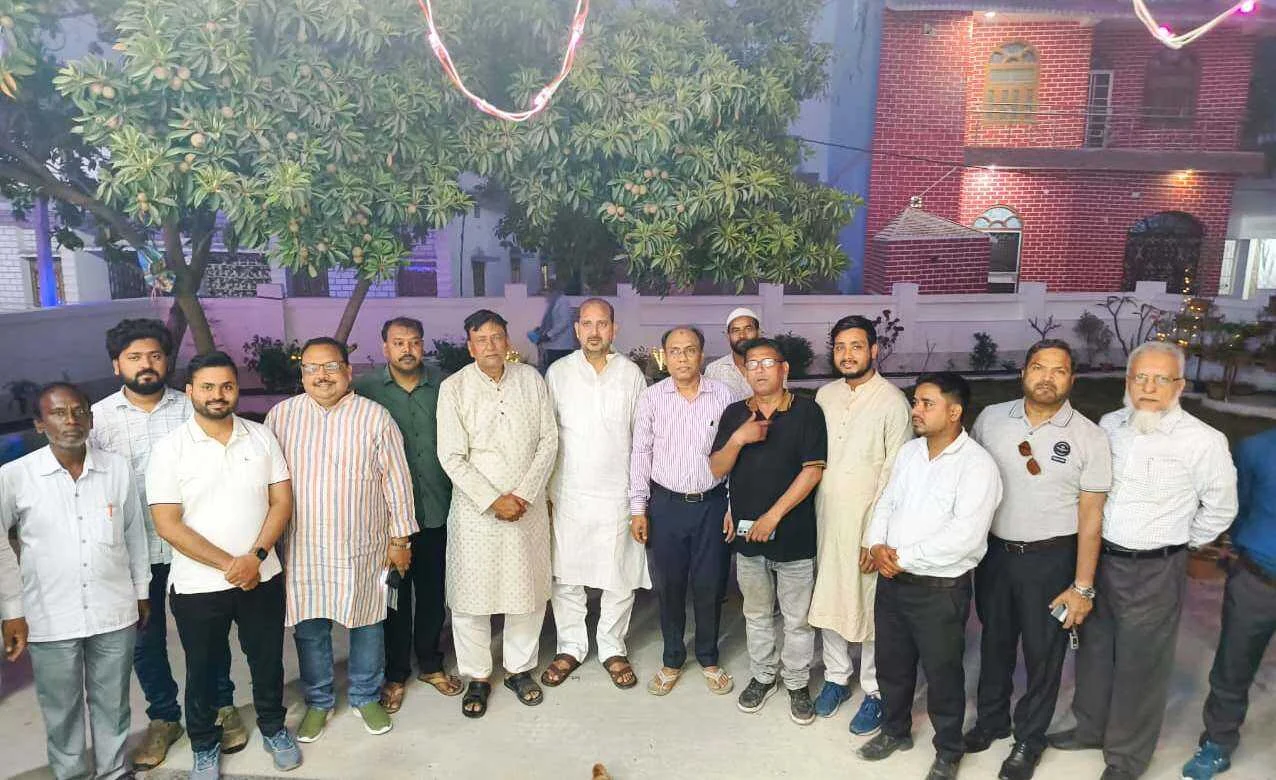 समस्तीपुर: डॉ. एस.ए. आलम के आवास पर 'दावत-ए-इफ्तार' का भव्य आयोजन, उमड़ा रोजेदारों का सैलाब 5