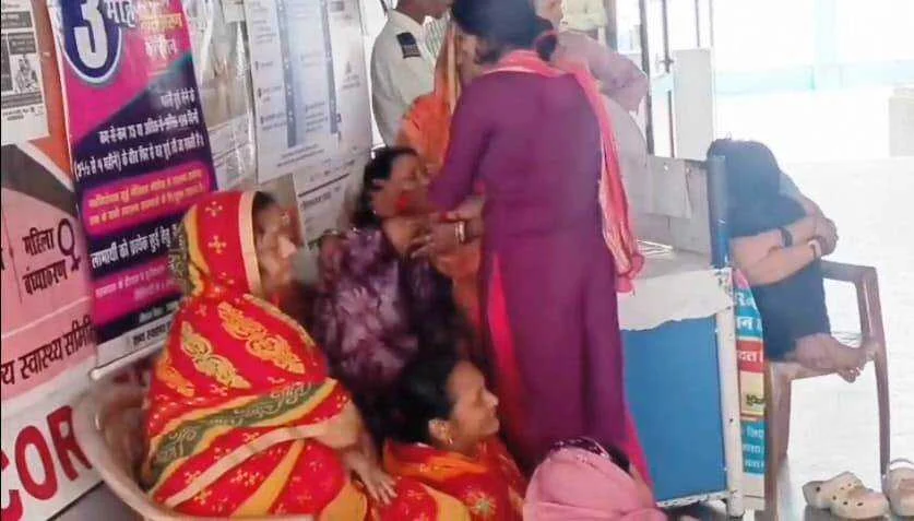 बेगूसराय में वीडियोग्राफर की संदिग्ध मौत पर भड़का आक्रोश, परिजनों ने लगाया हत्या का आरोप, SH-55 जाम 2