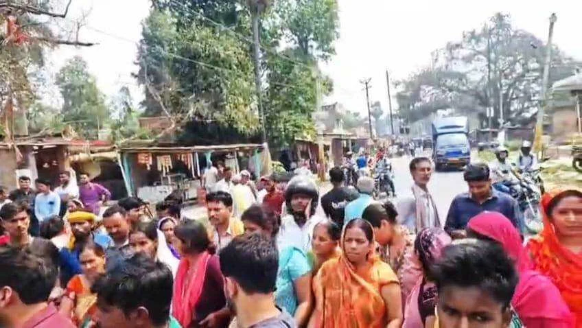 बेगूसराय में वीडियोग्राफर की संदिग्ध मौत पर भड़का आक्रोश, परिजनों ने लगाया हत्या का आरोप, SH-55 जाम 3