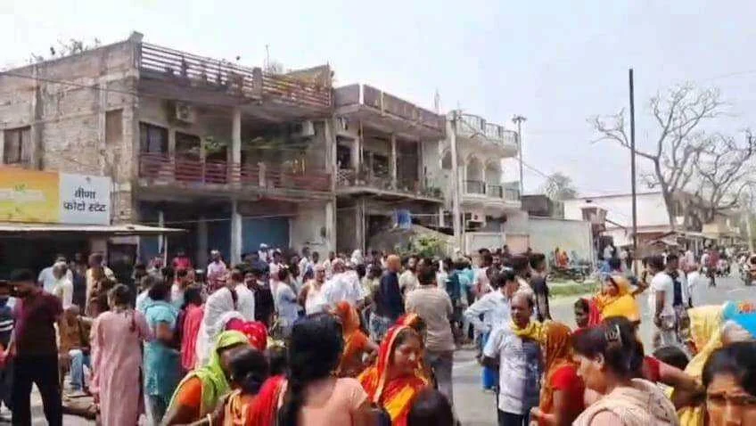 बेगूसराय में वीडियोग्राफर की संदिग्ध मौत पर भड़का आक्रोश, परिजनों ने लगाया हत्या का आरोप, SH-55 जाम 4