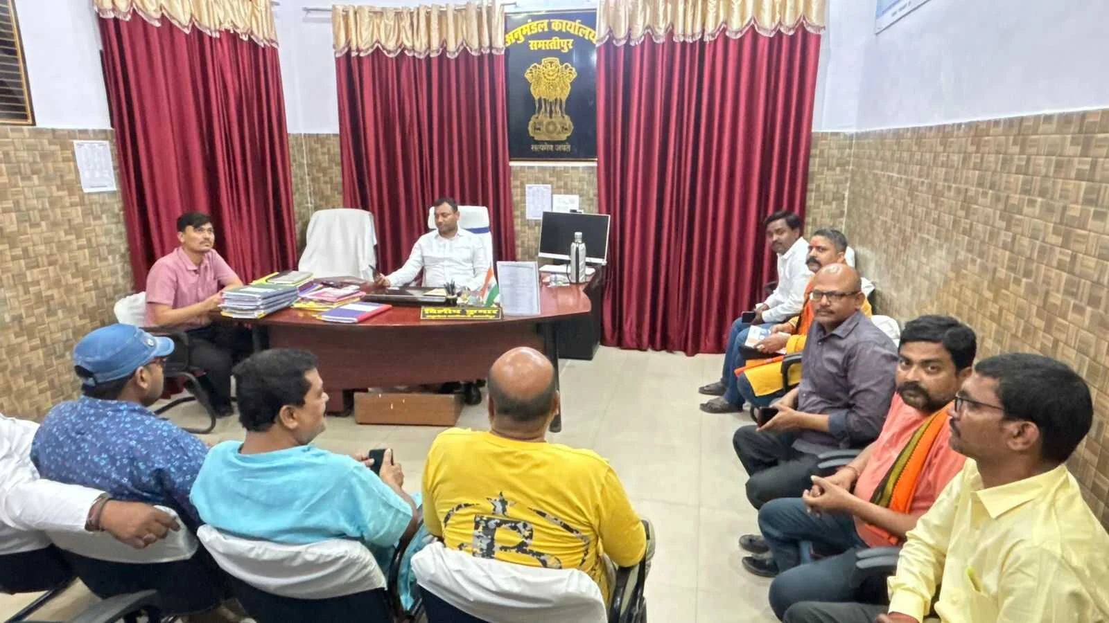 रामनवमी पर शांति और सौहार्द की तैयारी: एसडीओ दिलीप कुमार ने राजनीतिक दलों के साथ की समन्वय बैठक 14