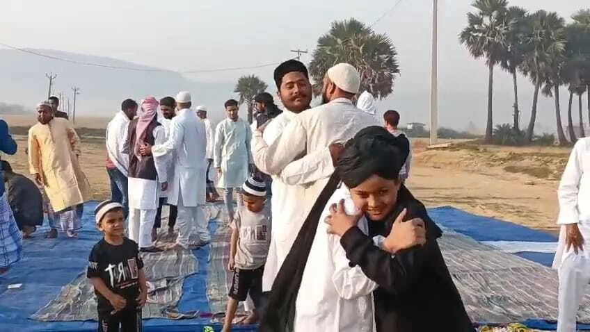 नालंदा में खास परंपरा: सऊदी के चांद पर तय होती है ईद की तारीख, चांद दिखते ही जश्न, नालंदा के बड़ाकर समेत कई गांवों में पहले ही मन गई ईद 1