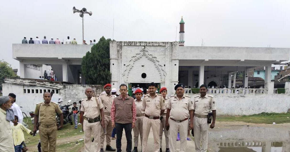 वीरपुर में शांतिपूर्ण संपन्न हुआ ईद का पर्व, मस्जिदों में अदा की गई नमाज 7