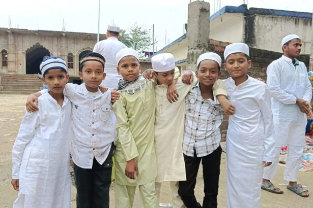 भगवानपुर में अकीदत और उत्साह के साथ मनाई गई ईद, मस्जिदों में उमड़ी नमाजियों की भीड़ 3