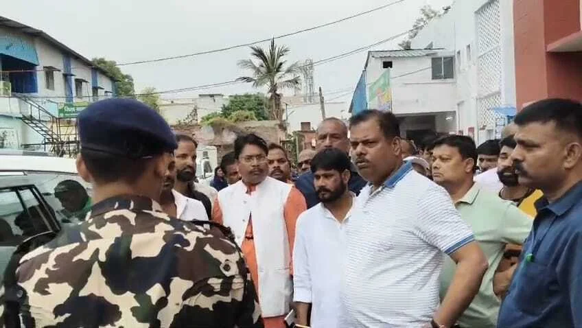 बेगूसराय सदर अस्पताल में स्वास्थ्य व्यवस्था की खुली पोल; औचक निरीक्षण पर पहुंचे गन्ना मंत्री संजय पासवान हुए आगबबूला 4