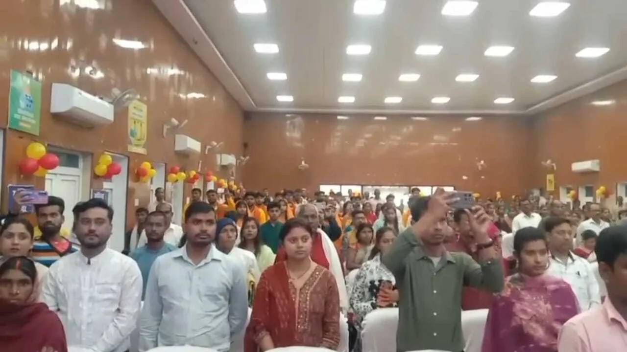 नालंदा में धूमधाम से मनाया गया बिहार दिवस, टाउन हॉल में हुआ मुख्य आयोजन 3