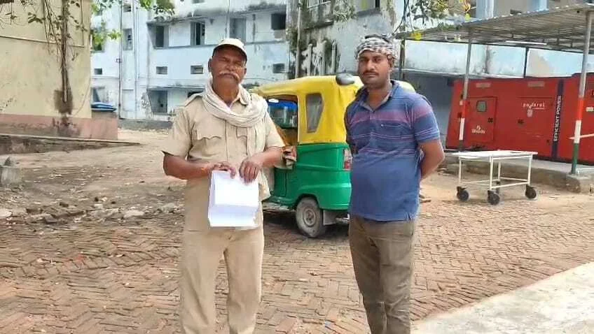 नालंदा: खंधा से अज्ञात युवक का शव पुलिस ने किया बरामद, धारदार हथियार से युवक की हत्या की आशंका, शरीर पर कई जख्म के निशान 5