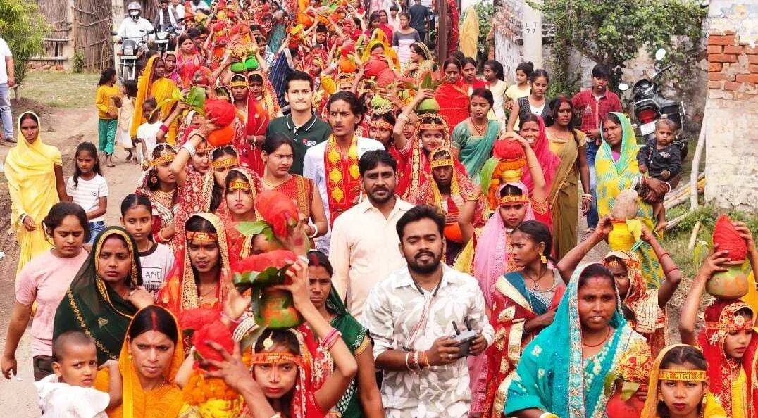 भगवानपुर में कलश यात्रा के साथ भागवत कथा का भव्य शंखनाद, 351 कन्याओं ने नगर भ्रमण कर बिखेरी भक्ति की छटा 5