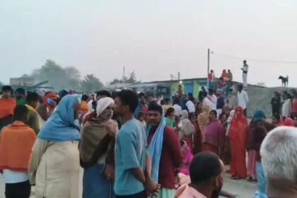 बेगूसराय में मॉर्निंग वॉक पर निकले पति-पत्नी की सड़क हादसे में मौत, पुलिस के स्टीकर वाली कार ने मारी टक्कर, सड़क जाम 26