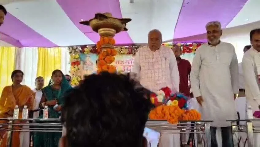 बिहार सरकार के ग्रामीण विकास एवं परिवहन मंत्री श्रवण कुमार ने बड़गांव छठ मेला का किया उद्घाटन, देश प्रदेश से आए हुए छठव्रतियों को दी शुभकामना 3