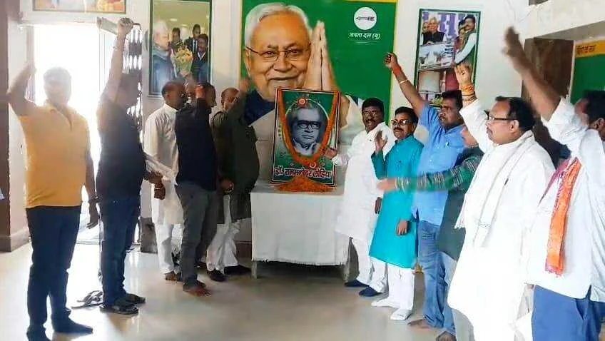 खगड़िया: डॉ. राममनोहर लोहिया की जयंती पर उमड़ा उत्साह, सदर विधायक ने दी भावभीनी श्रद्धांजलि 7