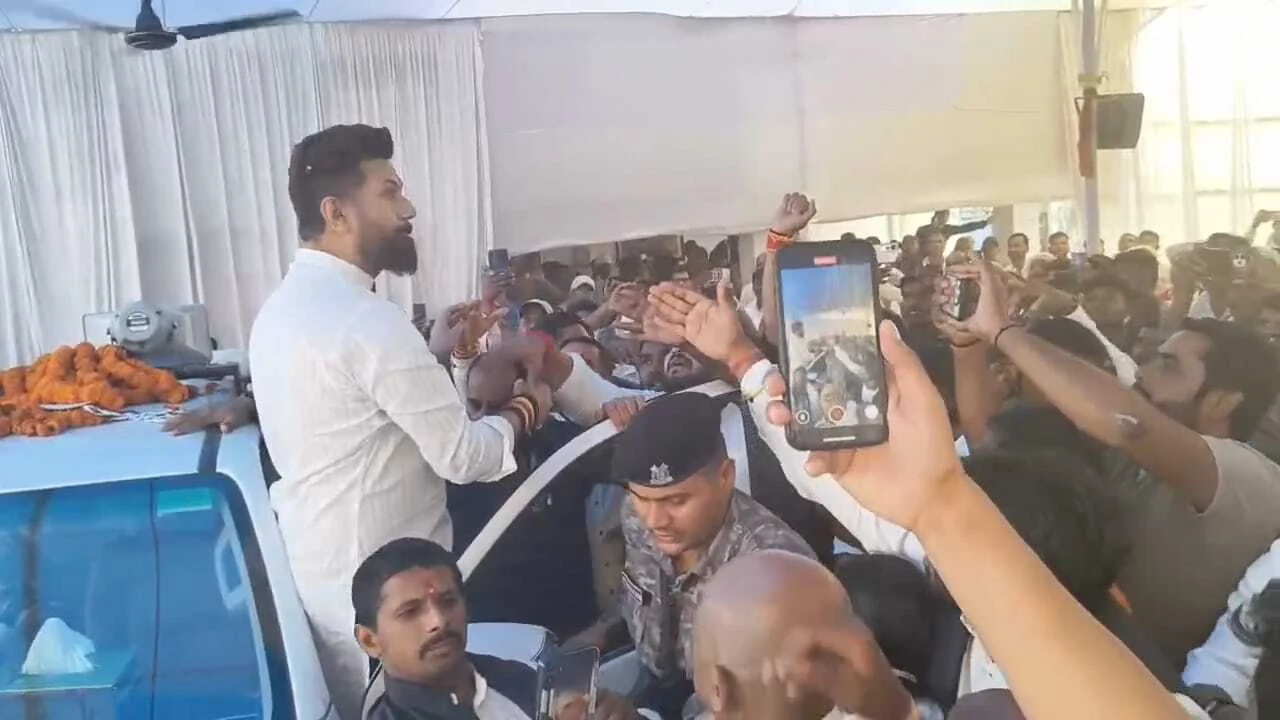 खगड़िया: पैतृक गांव शहरबन्नी पहुंचे केंद्रीय मंत्री चिराग पासवान, दिवंगत अर्जुन पासवान को दी भावभीनी श्रद्धांजलि 3