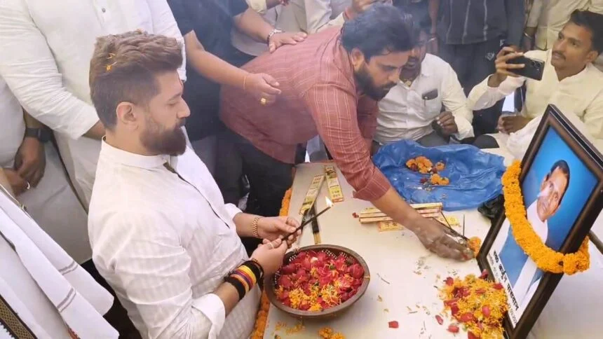 खगड़िया: पैतृक गांव शहरबन्नी पहुंचे केंद्रीय मंत्री चिराग पासवान, दिवंगत अर्जुन पासवान को दी भावभीनी श्रद्धांजलि 1