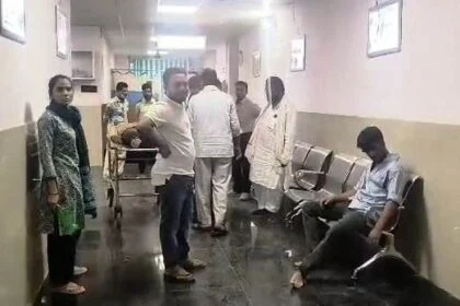 बेगूसराय में अपराधियों ने एक  युवक की पीट-पीटकर किया हत्या, बाद में मारी गोली, बीच-बचाव करने आए परिजनों को भी किया अधमरा 51