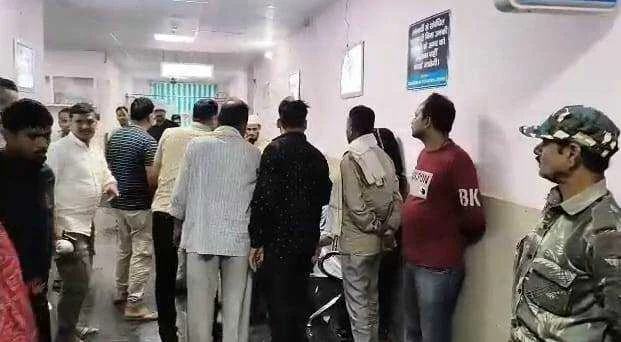 बेगूसराय में अपराधियों ने एक  युवक की पीट-पीटकर किया हत्या, बाद में मारी गोली, बीच-बचाव करने आए परिजनों को भी किया अधमरा 2