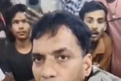 समस्तीपुर में खाकी शर्मसार: शराब के नशे में धुत ASI ने किया हंगामा, ग्रामीणों ने बंधक बनाकर अपनी ही पुलिस के हवाले किया 53