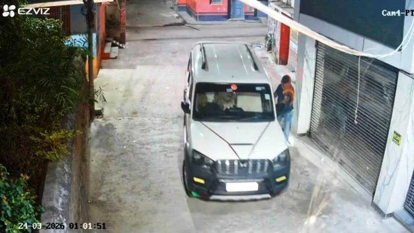 नालंदा: घर के आगे खड़ी स्कॉर्पियो के ऊपर अज्ञात दो चोरों ने किया हाथ साफ, चोरी की वारदात सीसीटीवी में कैद 7