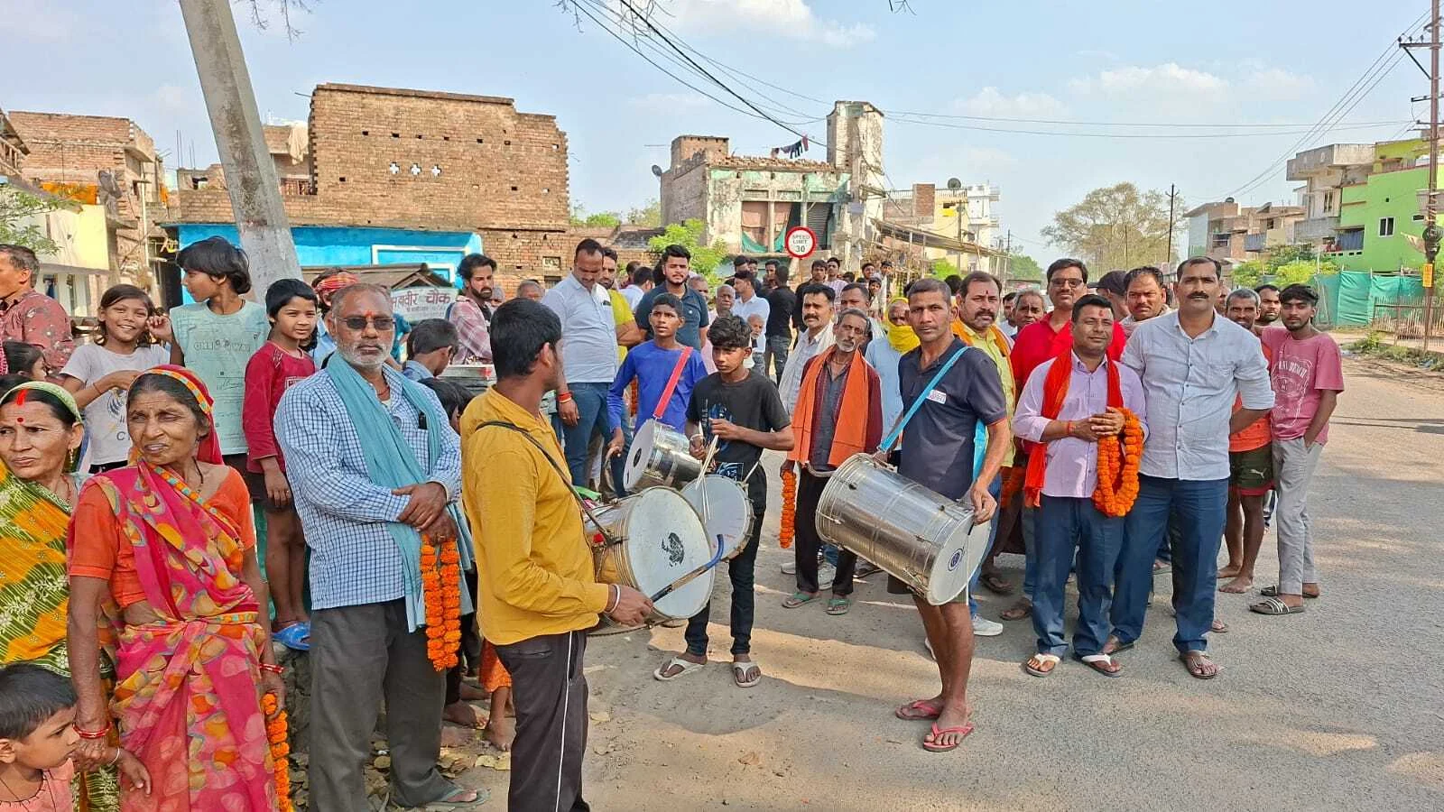 मोकामा के 'छोटे सरकार' का भव्य स्वागत: जेल से निकलते ही अनंत सिंह ने किया शक्ति प्रदर्शन, उमड़ा जनसैलाब 3