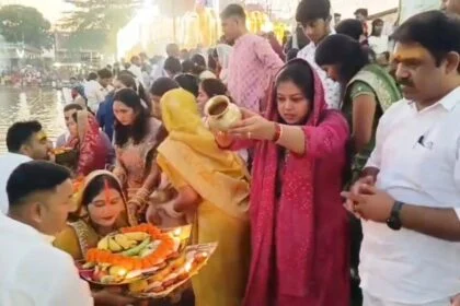 नालंदा में चैती छठ का उल्लास, पहले अर्घ्य पर घाटों पर उमड़ी श्रद्धालुओं की भीड़,सुरक्षा के पुख्ता इंतजाम 77