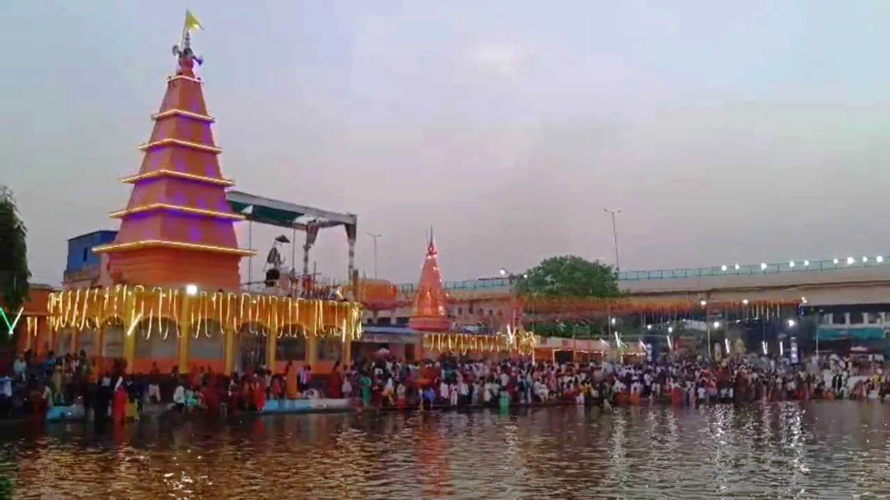 नालंदा में चैती छठ का उल्लास, पहले अर्घ्य पर घाटों पर उमड़ी श्रद्धालुओं की भीड़,सुरक्षा के पुख्ता इंतजाम 4