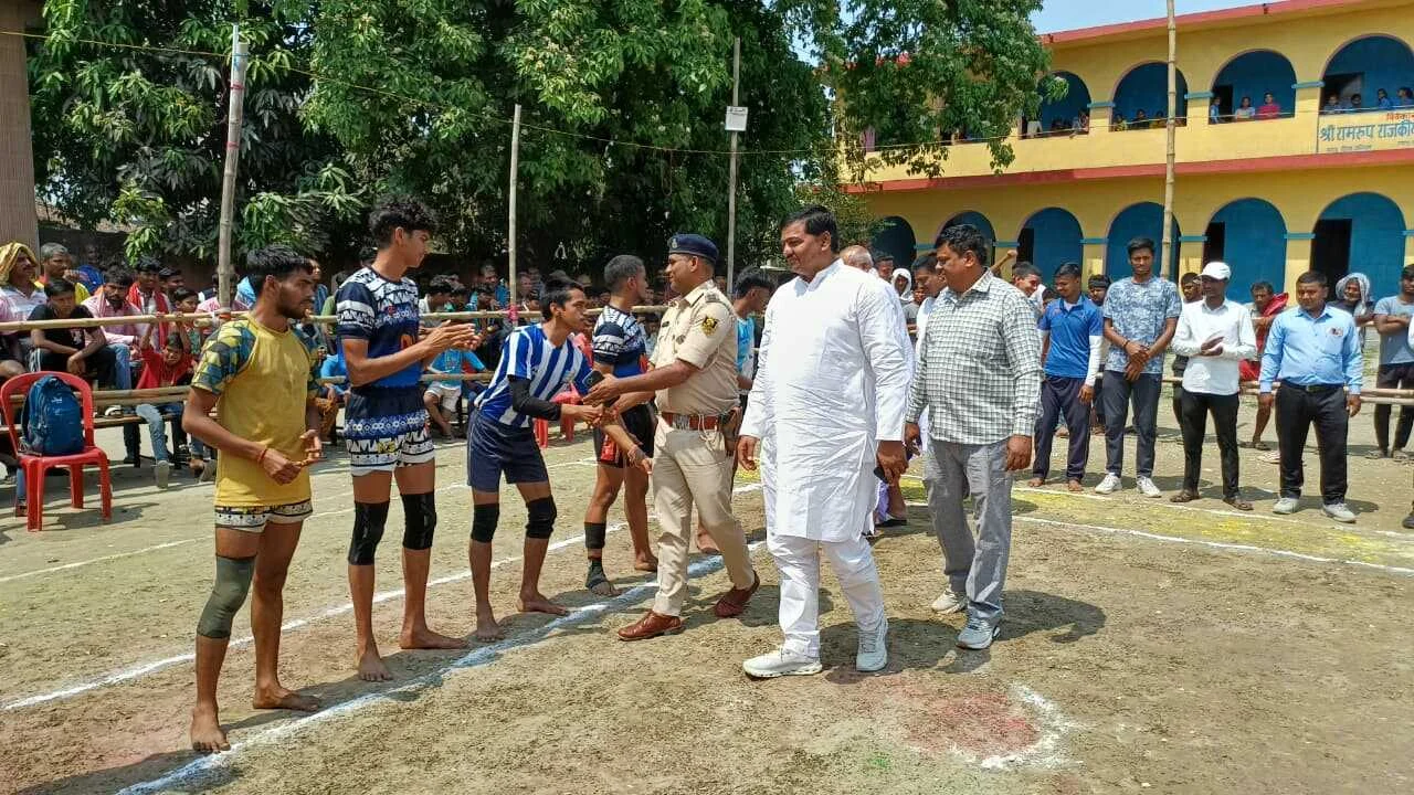 बछवाड़ा में दो दिवसीय कबड्डी प्रतियोगिता का भव्य आगाज, विभिन्न जिले के 16 टीमों ने दिखाया दमखम 2