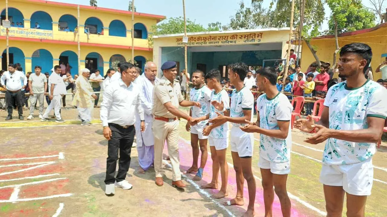 बछवाड़ा में दो दिवसीय कबड्डी प्रतियोगिता का भव्य आगाज, विभिन्न जिले के 16 टीमों ने दिखाया दमखम 3