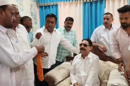 नालंदा:मोकामा विधानसभा के जेडीयू विधायक अनंत सिंह पहुंचे बिहार शरीफ, पूर्व विधायक पप्पू खान ने किया जोरदार स्वागत, अनंत सिंह ने कहां सीएम नीतीश कुमार के लिए दिल्ली दूर नहीं है 26