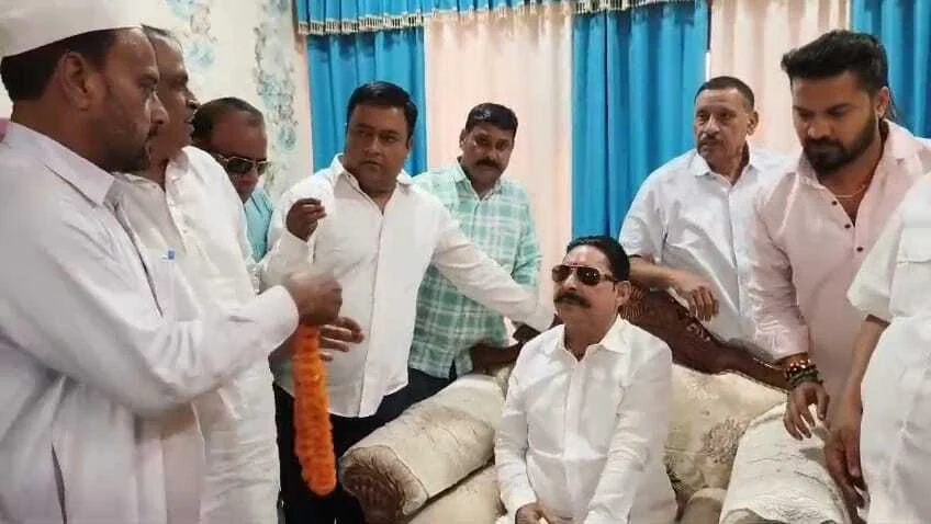 नालंदा:मोकामा विधानसभा के जेडीयू विधायक अनंत सिंह पहुंचे बिहार शरीफ, पूर्व विधायक पप्पू खान ने किया जोरदार स्वागत, अनंत सिंह ने कहां सीएम नीतीश कुमार के लिए दिल्ली दूर नहीं है 5