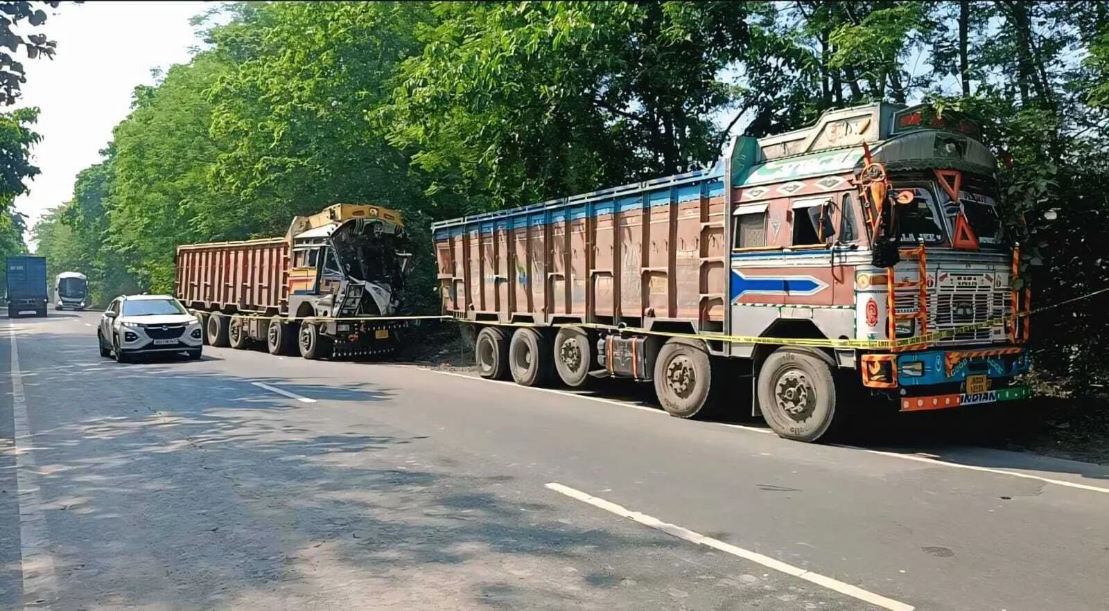 बछवाड़ा के एनएच -28 पर भीषण सड़क हादसा: टायर बदल रहे ट्रक चालक को पीछे से ट्रक ने रौंदा, मौके पर ही ट्रक चालक दर्दनाक मौत; एक गंभीर घायल 3