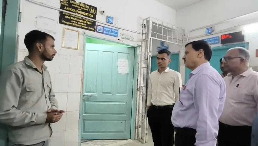 बेगूसराय सदर अस्पताल में डीडीसी का औचक निरीक्षण: बिना सूचना पहुंचे आकाश चौधरी, मची अफरा-तफरी; वार्डों में घूमकर परखी व्यवस्था 2