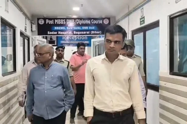 बेगूसराय सदर अस्पताल में डीडीसी का औचक निरीक्षण: बिना सूचना पहुंचे आकाश चौधरी, मची अफरा-तफरी; वार्डों में घूमकर परखी व्यवस्था 5