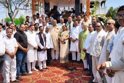 समस्तीपुर: शहीद प्रदीप महतो का 30वां शहादत दिवस, मथुरापुर में जुटे दिग्गज, विधायक और कार्यकर्ताओं ने दी श्रद्धांजलि; संगठन निर्माण में योगदान को किया याद 6