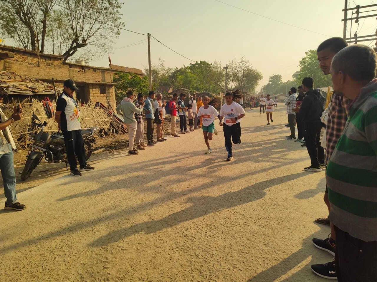 सिमरिया धाम में 'रन फॉर गंगा' का सफल आयोजन; केन्या, यूपी और बिहार के धावकों ने दिखाया दमखम 4