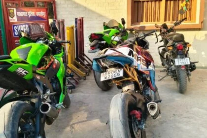 समस्तीपुर में स्टंटबाजों और मॉडिफाइड बाइक पर चला पुलिस का डंडा; गैराज में छापेमारी 2