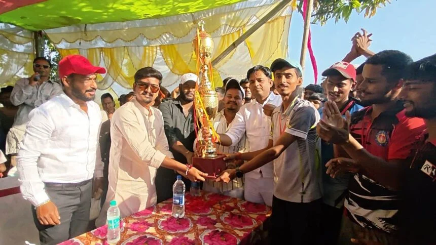 नालंदा: जोगा बीघा में धनंजय स्मृति क्रिकेट टूर्नामेंट का भव्य समापन; बानाबीघा बना चैंपियन 1