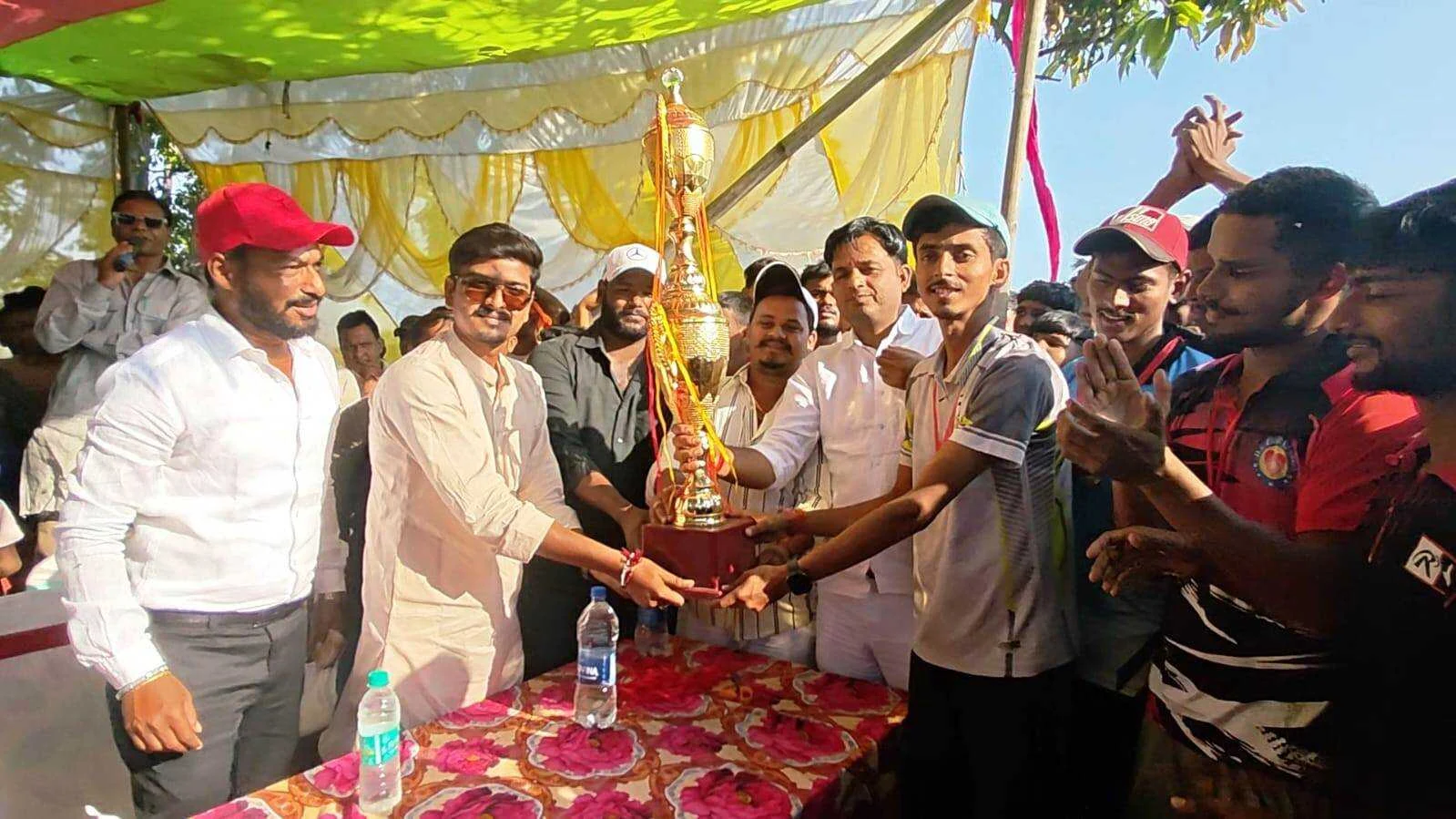 नालंदा: जोगा बीघा में धनंजय स्मृति क्रिकेट टूर्नामेंट का भव्य समापन; बानाबीघा बना चैंपियन 9