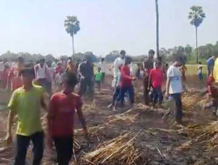 वीरपुर के सरौंजा बहियार में आग लगने से  4 बीघे की गेहूं की फसल जलकर राख 2