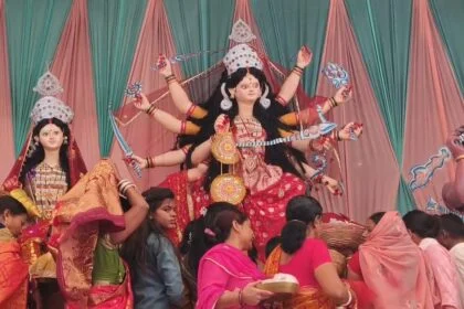 नालंदा: चैती दुर्गा पूजा में उमड़ी आस्था, अष्टमी पर माता के दरबार में लगी भीड़, श्रद्धालुओं ने माता के दरबार में लगाई हाजिरी 4