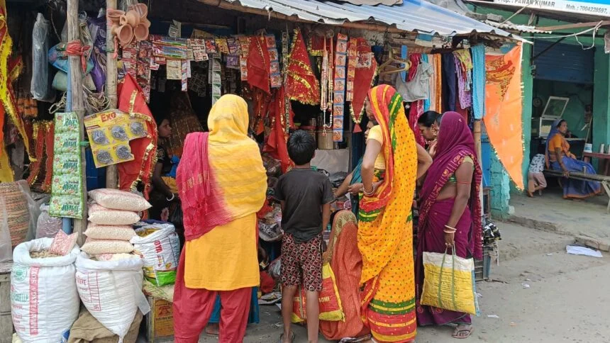 बछवाड़ा बाजार में आंख से कीड़ा निकालने के बहाने महिला से 20 हजार की ठगी, सीसीटीवी खंगाल रही पुलिस 1