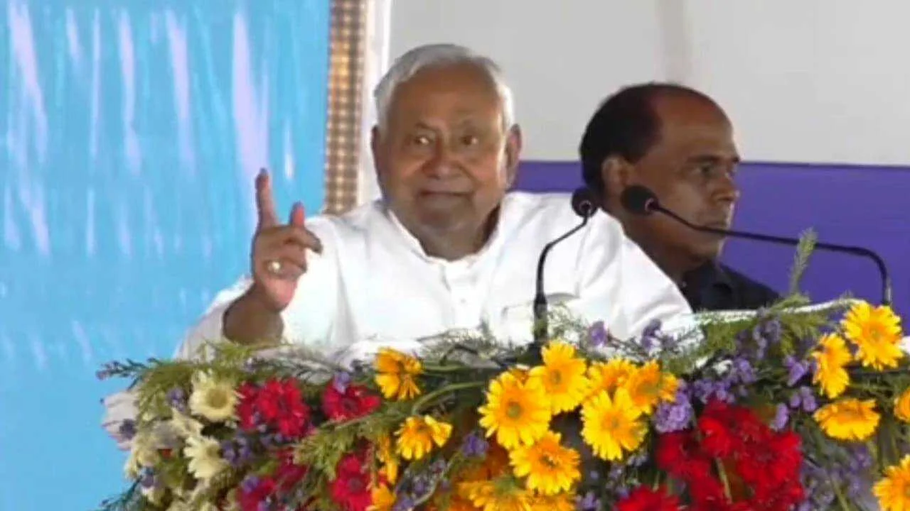 नालंदा: समृद्धि यात्रा को लेकर मुख्यमंत्री नीतीश कुमार पहुंचे दीपनगर स्टेडियम, एक विशाल जनसभा को किया संबोधित, कहा नालंदा की सड़के अस्पताल होगा हाईटेक 4