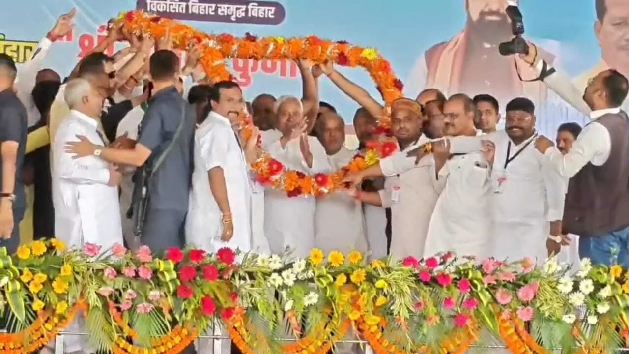 नालंदा: समृद्धि यात्रा को लेकर मुख्यमंत्री नीतीश कुमार पहुंचे दीपनगर स्टेडियम, एक विशाल जनसभा को किया संबोधित, कहा नालंदा की सड़के अस्पताल होगा हाईटेक 2