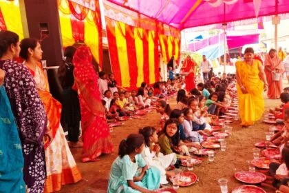 वाजितपुर पिढ़ौली में उमड़ा भक्ति का सैलाब,चैती दुर्गा पूजा समिति द्वारा हजारों कन्याओं का भव्य पूजन 77