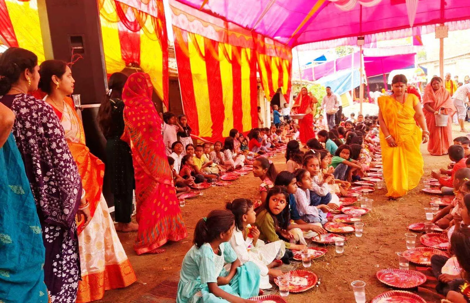 वाजितपुर पिढ़ौली में उमड़ा भक्ति का सैलाब,चैती दुर्गा पूजा समिति द्वारा हजारों कन्याओं का भव्य पूजन 6