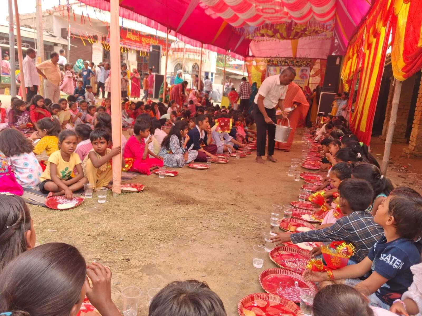 वाजितपुर पिढ़ौली में उमड़ा भक्ति का सैलाब,चैती दुर्गा पूजा समिति द्वारा हजारों कन्याओं का भव्य पूजन 2