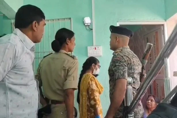 नालंदा: इंटर की छात्रा ने गोली मारकर किया आत्महत्या,परिजनों ने गोली मारकर हत्या की जताई आशंका, मौके से हथियार बरामद, पुलिस हत्या आत्महत्या दोनों पहलू पर कर रही है जांच 1